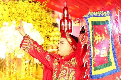 'Liên hoan diễn xướng hầu Thánh'