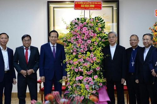 Bộ trưởng Dân tộc và Tôn giáo chúc mừng Đại hội Hội đồng Giám mục Việt Nam