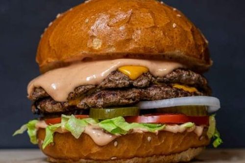 Có gì đặc biệt trong chiếc burger đắt nhất thế giới giá hơn 200 triệu đồng?
