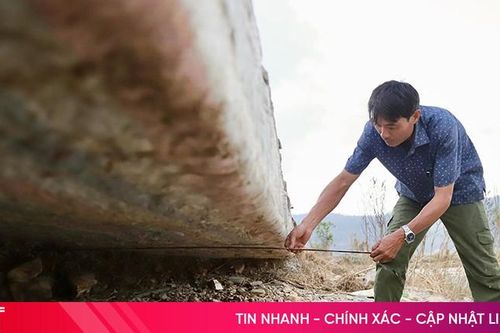 Nguy hiểm rình rập trên tuyến đường bị xói mòn sau bão