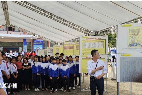 Đắk Lắk: Khai mạc Triển lãm lưu động 'Hoàng Sa, Trường Sa của Việt Nam'