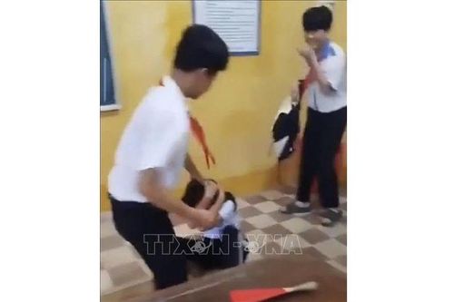 Xác minh, làm rõ vụ việc hành hung nữ sinh trong lớp học tại An Giang
