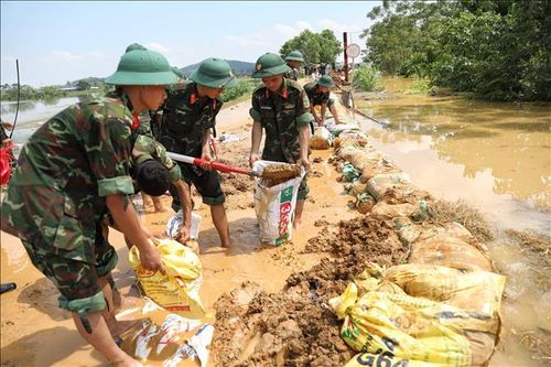 Lực lượng vũ trang đóng vai trò chủ lực trong khắc phục thiên tai và hỗ trợ người dân Bắc Ninh