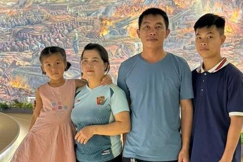 Người phụ nữ Mông 'giữ lửa' gia đình