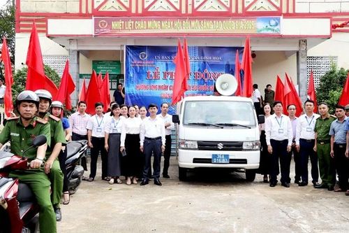 Xã Định Hòa: Phát động hưởng ứng Ngày Chuyển đổi số Quốc gia năm 2025