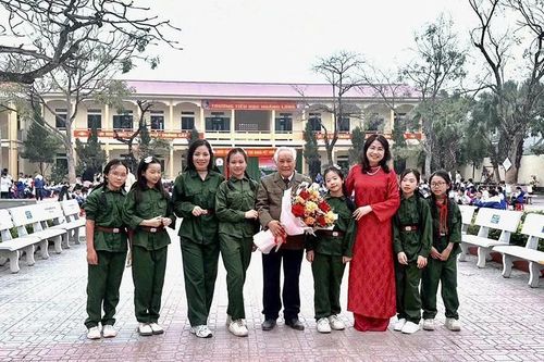 Miệt mài 'truyền lửa' cách mạng