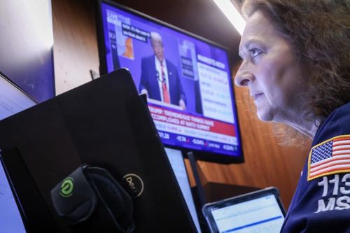 IMF và BOE cảnh báo nguy cơ chứng khoán đột ngột điều chỉnh vì cơn sốt AI