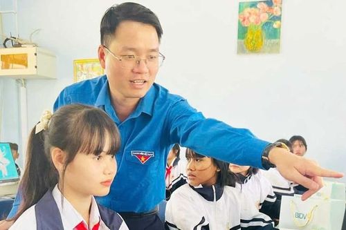 Chung tay giúp học sinh vùng khó tiếp cận Tin học