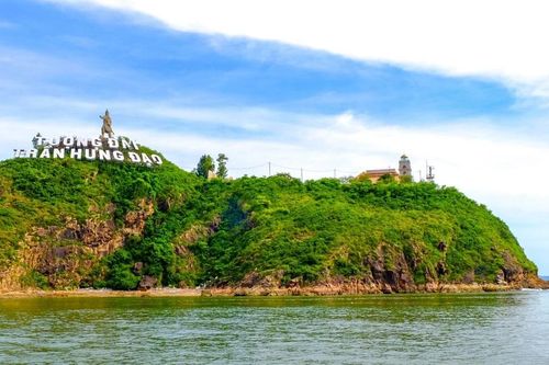 Tượng đài Trần Hưng Đạo - biểu tượng uy nghiêm nơi cửa biển Quy Nhơn