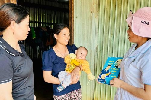 Chăm lo tốt hơn sức khỏe người dân vùng khó