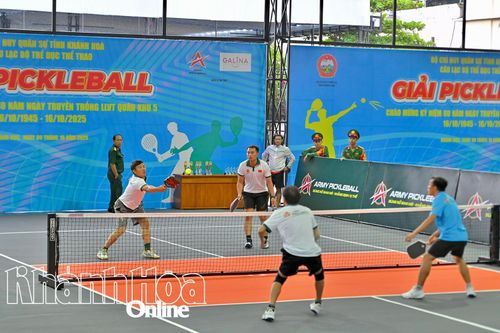 Giải pickleball chào mừng kỷ niệm 80 năm Ngày truyền thống Lực lượng vũ trang Quân khu V: 32 đôi vận động viên tranh tài