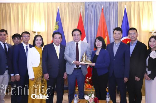 Đoàn công tác tỉnh Khánh Hòa làm việc với Đại sứ quán Việt Nam tại Thụy Sĩ nhằm thúc đẩy ngoại giao kinh tế