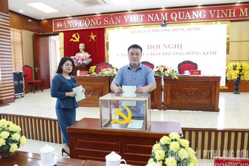 Đảng ủy phường Đông Kinh tổ chức hội nghị chuyên đề về công tác cán bộ