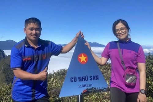 Chuyện về những thanh niên người Mông làm du lịch