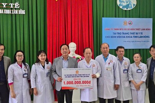 Bệnh viện Đa khoa Lâm Đồng tiếp nhận thiết bị y tế trị giá 2 tỷ đồng