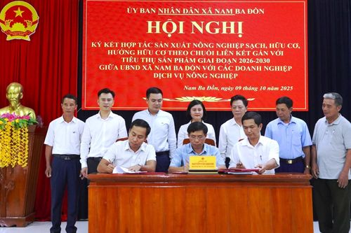 Ký kết hợp tác sản xuất nông nghiệp hữu cơ theo chuỗi liên kết bao tiêu sản phẩm