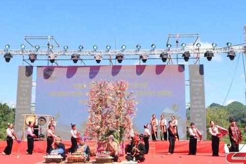 Trình diễn Lễ hội Hết Chá