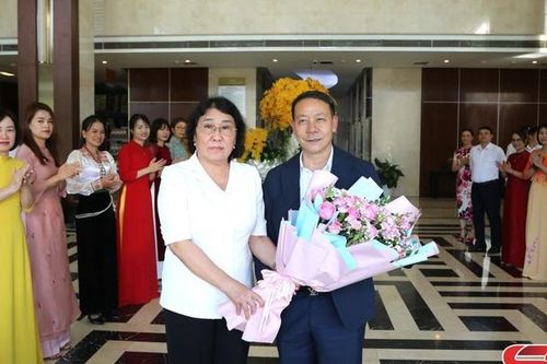 Đoàn đại biểu các tỉnh Xay Sổm Bun, Luông Pha Bang, Luông Nặm Thà, Bò Kẹo, Phông Sa Lỳ sang dự Lễ kỷ niệm 130 năm Ngày thành lập tỉnh Sơn La