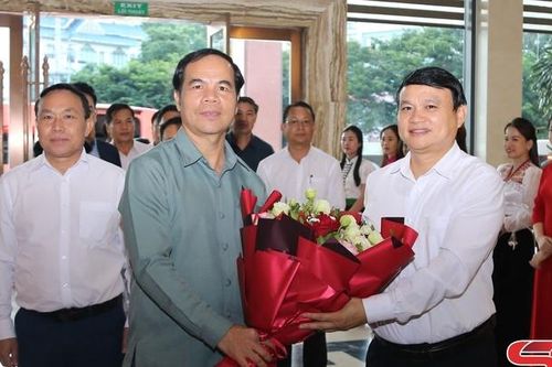 Đoàn đại biểu Đại sứ quán Lào tại Việt Nam; Tổng lãnh sự quán Việt Nam tại Luông Pha Bang; đoàn đại biểu tỉnh U Đôm Xay sang dự Lễ kỷ niệm 130 năm Ngày thành lập tỉnh Sơn La