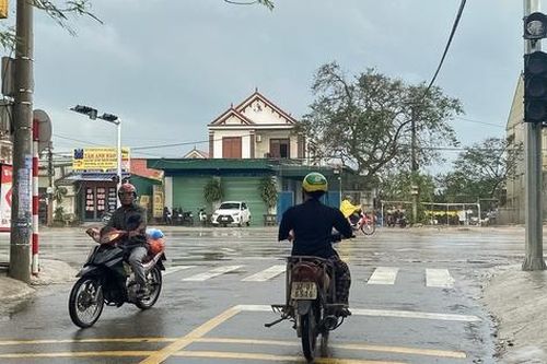Nghệ An: Ngã ba chợ Sy Nam có đèn tín hiệu, người dân vơi nỗi lo tai nạn giao thông