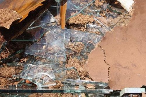 Hà Tĩnh: Nhiều tuyến đường ngập rác thải, vật liệu xây dựng hư hỏng sau bão