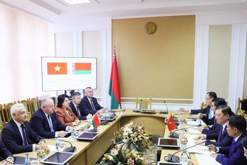 Đoàn công tác của Hội nghị sĩ Hữu nghị Việt Nam - Belarus thăm và làm việc tại Belarus