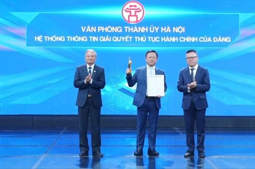 Văn phòng Thành ủy Hà Nội nhận Giải Chuyển đổi số xuất sắc