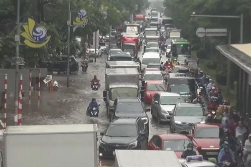 Đảm bảo an toàn giao thông tại những tuyến đường ngập
