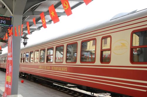 Khách đi tàu Hà Nội-Hải Phòng đạt gần 1,1 triệu lượt