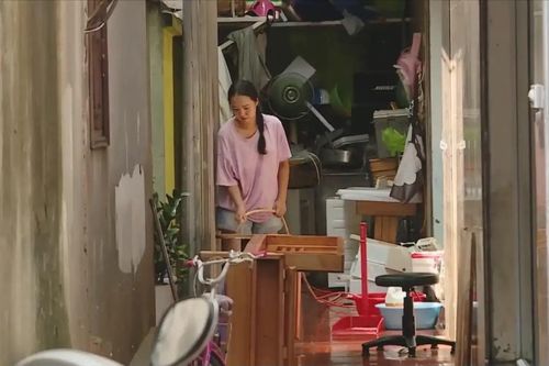 Khẩn trương xử lý vệ sinh môi trường quanh điểm ngập úng