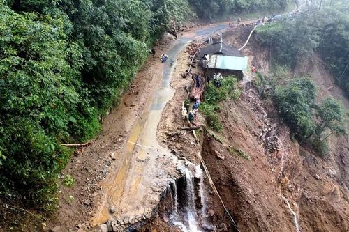 Mưa bão gây ra 80 điểm sạt lở, di dời gần 9.000 hộ dân Lào Cai đến nơi an toàn