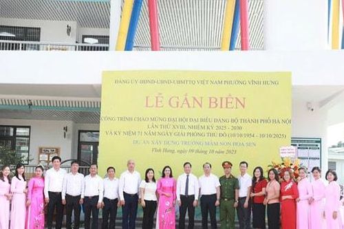 Phường Vĩnh Hưng gắn biển hai công trình chào mừng Đại hội đại biểu Đảng bộ thành phố Hà Nội