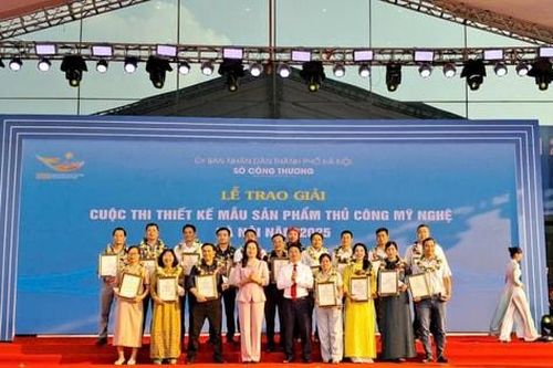 Khai mạc Hội chợ quốc tế quà tặng hàng thủ công mỹ nghệ Hà Nội 2025