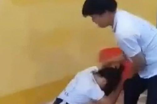 Công an vào cuộc vụ nữ sinh bị 2 bạn nam đánh dã man trong lớp học tại An Giang