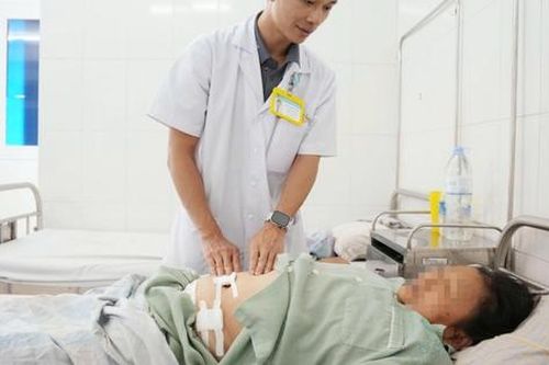 Người đàn ông 59 tuổi phát hiện sa trực tràng có dấu hiệu điển hình này!