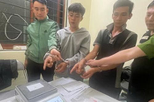 Thái độ lạ của người bố khi con bị bắt giúp công an phát hiện ổ ma túy