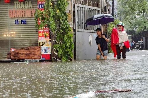Hướng dẫn dùng cloramin B khử trùng bể nước sau mưa lũ
