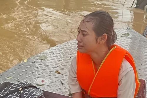 52 giờ thức trắng cứu người dân vùng lũ
