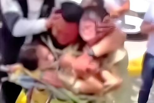 Vụ hai cô gái bị trói, cưỡng hôn thô bạo gây phẫn nộ ở Trung Quốc