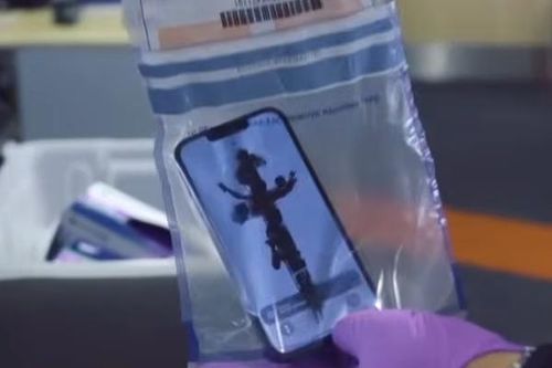 Cả đường dây buôn điện thoại trộm cắp bị phá vì một chiếc iPhone