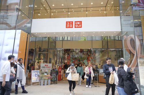 'Ông chủ' Uniqlo lãi kỷ lục