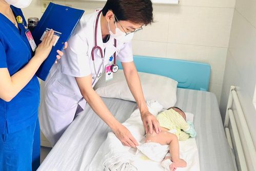 Bé gái Phú Thọ bị bệnh hiếm, 4.000 trẻ chào đời có 1 bé mắc