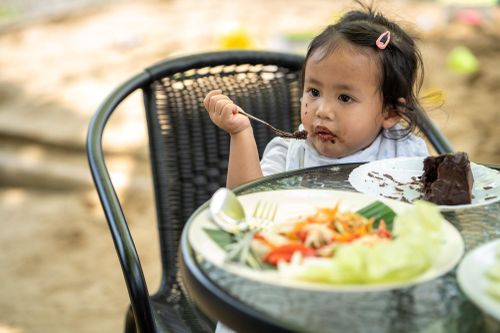 Vì sao con ăn nhiều vẫn không tăng cân, chậm lớn?