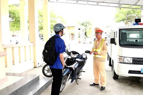 Khi luật bị 'bỏ quên' trên đường đến trường