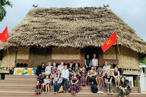 Trải nghiệm văn hóa Cơ Tu ở làng du lịch cộng đồng Bhơhôồng