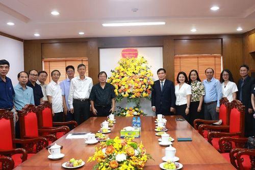 Ban Tuyên giáo và Dân vận Trung ương thăm, chúc mừng Nhà xuất bản Giáo dục Việt Nam nhân kỷ niệm 73 năm Ngành Xuất bản Việt Nam