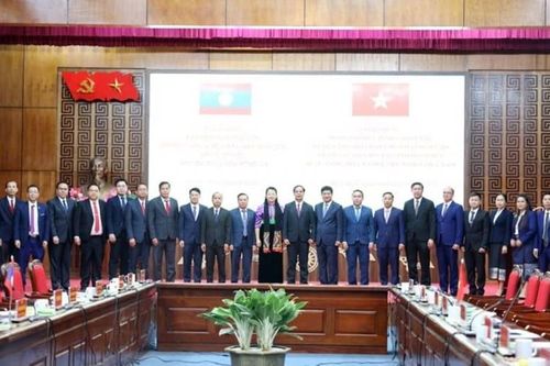 Điện Biên chia sẻ kinh nghiệm vận hành chính quyền 2 cấp với tỉnh U Đôm Xay, Lào