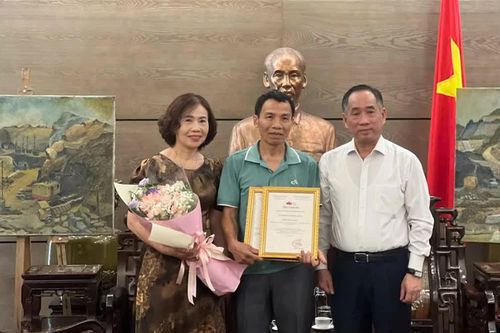 Bảo tàng Mỹ thuật Việt Nam tiếp nhận 9 tác phẩm sơn dầu của họa sĩ Ngô Phương Cúc
