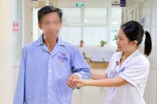 Ứng dụng công nghệ vi phẫu hiện đại, cứu bệnh nhân u tủy cổ khỏi nguy cơ liệt tứ chi
