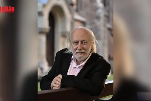 Nobel Văn học 2025 tôn vinh nhà văn người Hungary